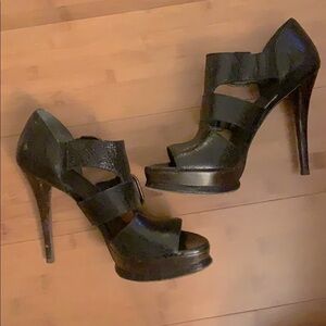 Stuart Weitzman 8.5 heels black buckle leather heels